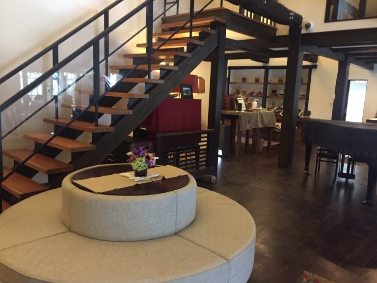 落ち着いた雰囲気のエントランス