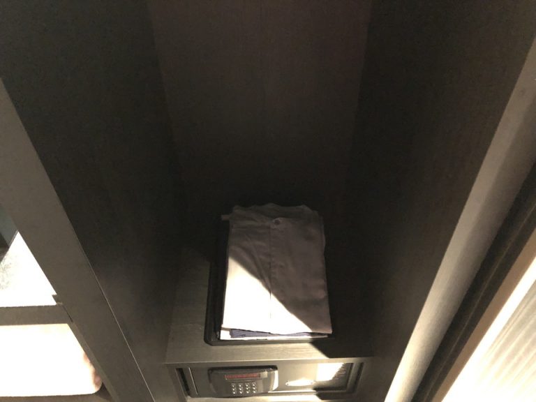 クローゼット下部(常時開放)2