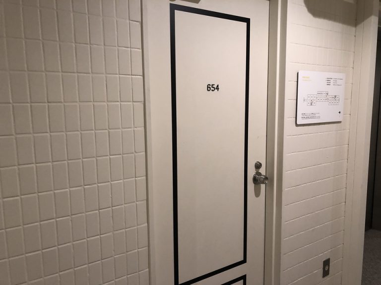 客室入口外観ドア2