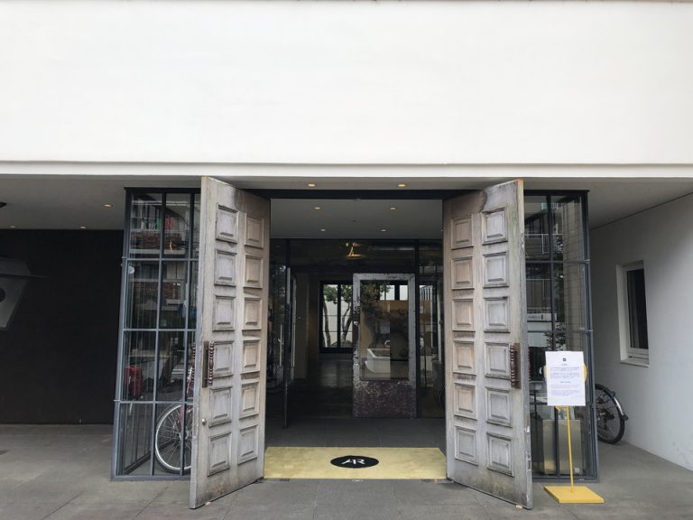 エントランス外観2