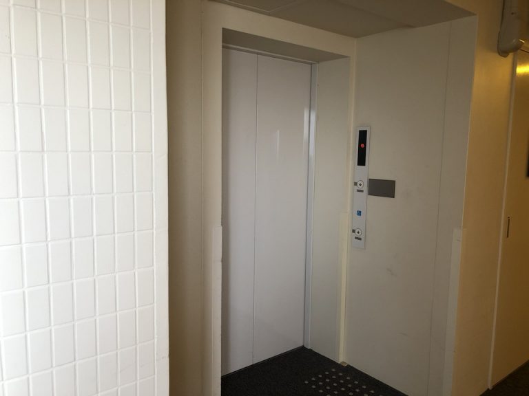エレベーターホール客室階2