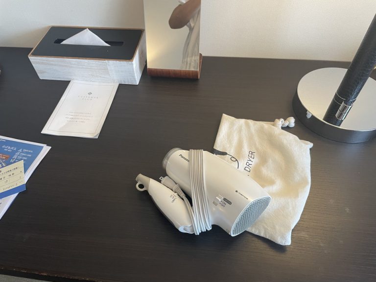 デスクの上にもドライヤーがある