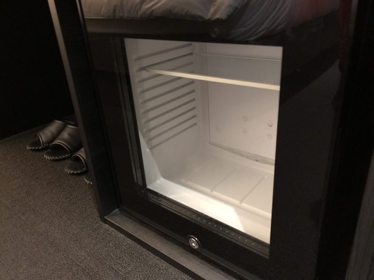 冷蔵庫(閉じた状態)1