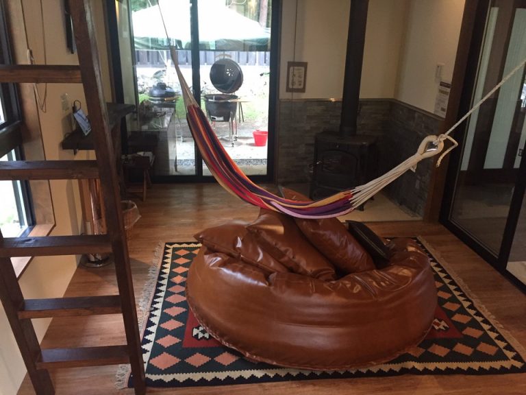 ソファとハンモック