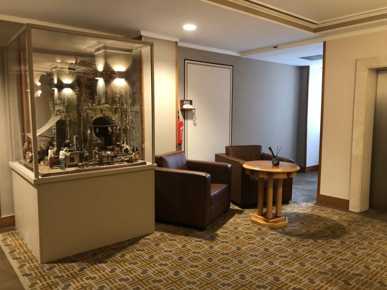 エレベーターホール客室階4