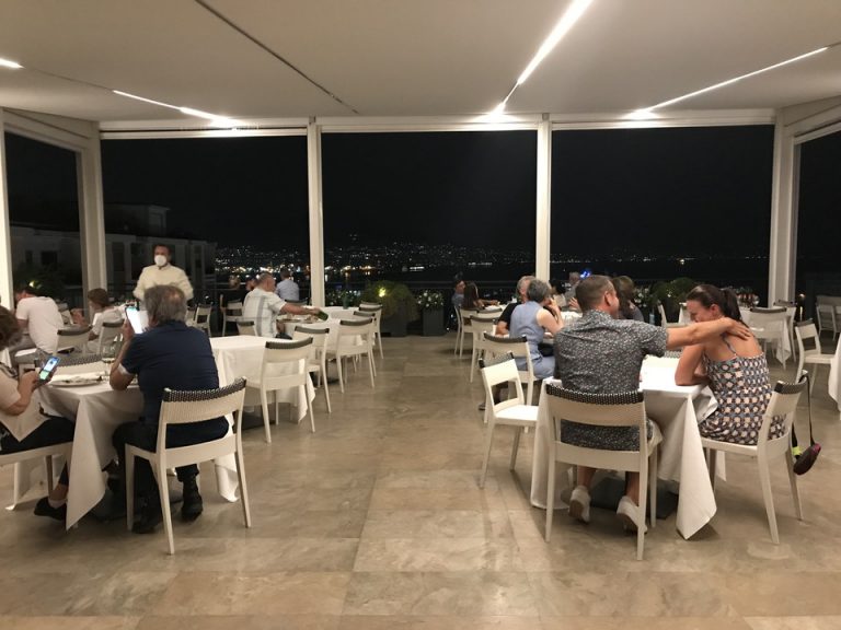 ルーフトップレストラン