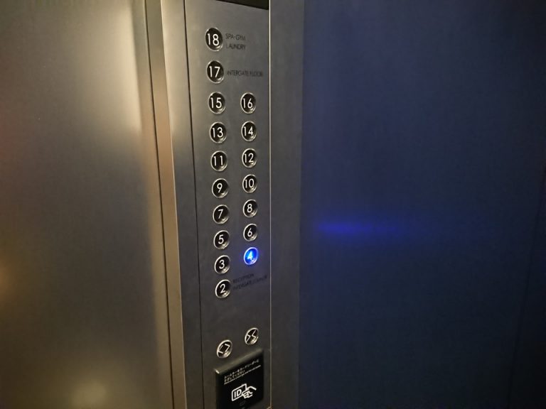 エレベーター階数ボタン
