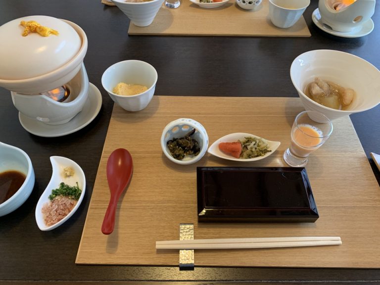 朝食