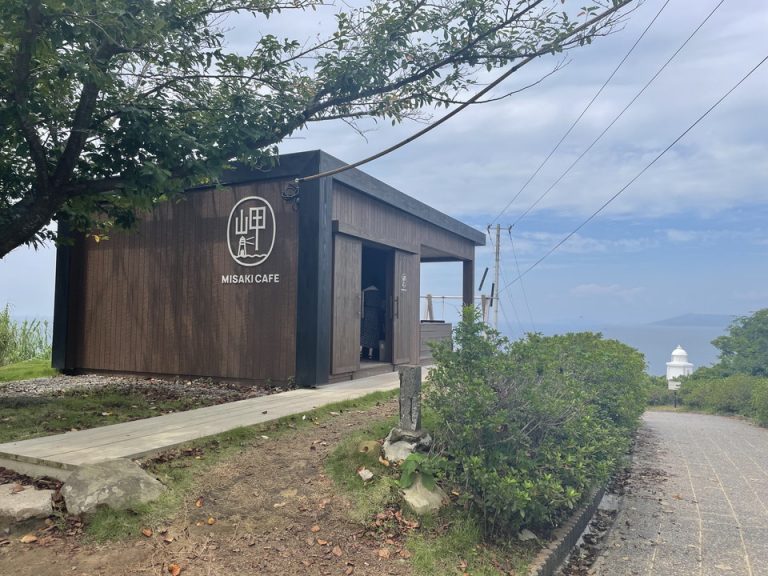 展望台のすぐ側にあるミサキカフェ