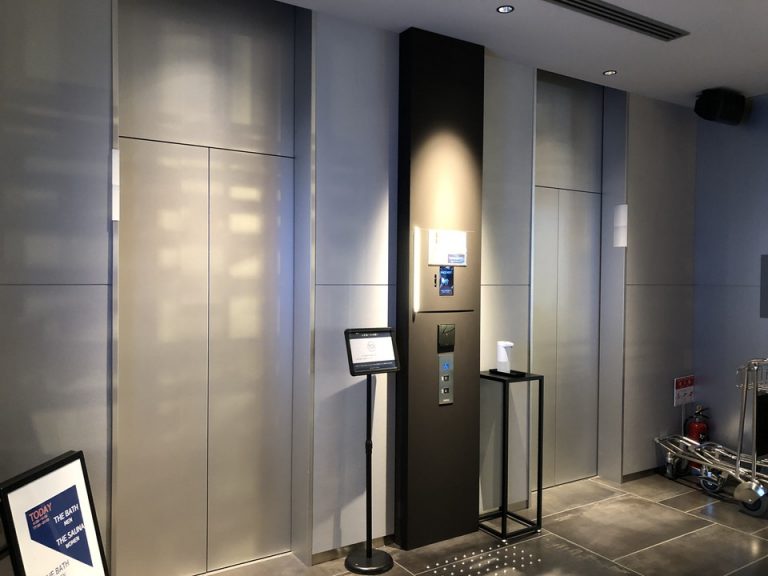 エレベーターホールフロント階2