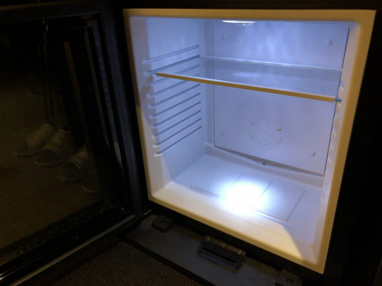冷蔵庫(開けた状態)1