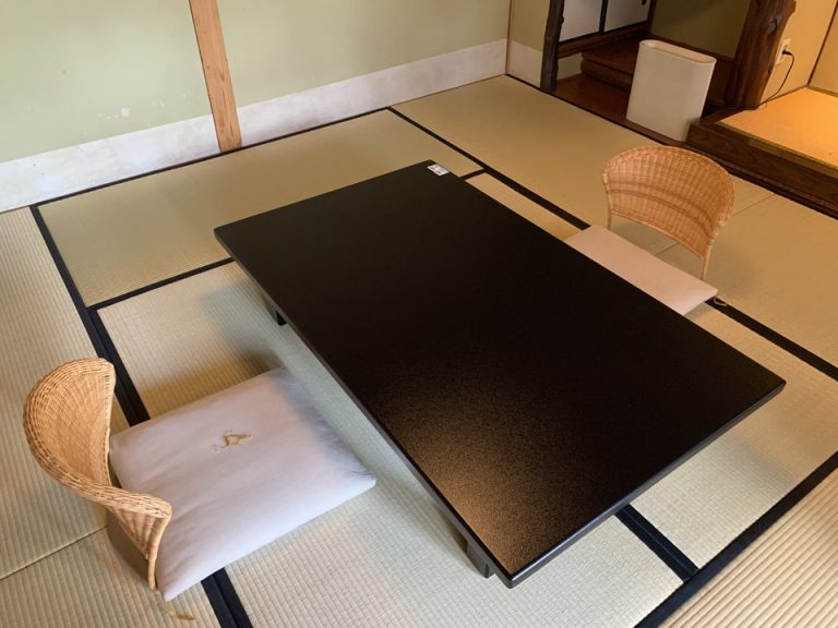 客室内 テーブル