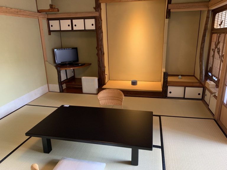 入口から全体