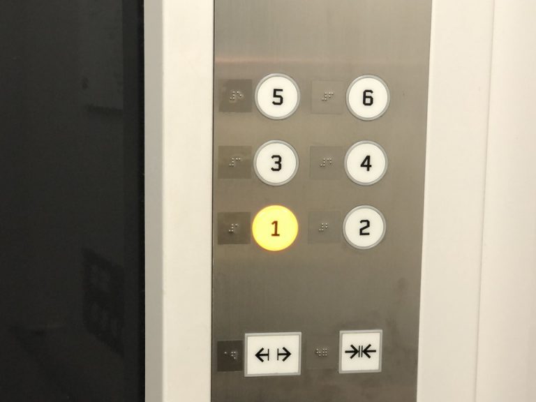エレベーター階数ボタン2