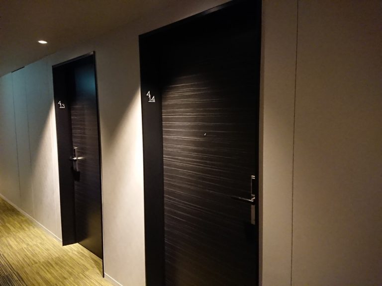 客室入口外観ドア