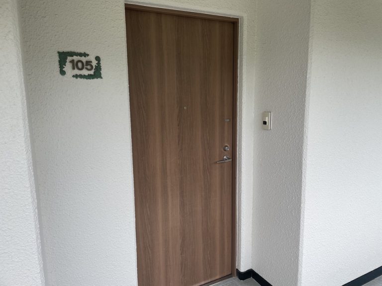 客室ドア外観(1)