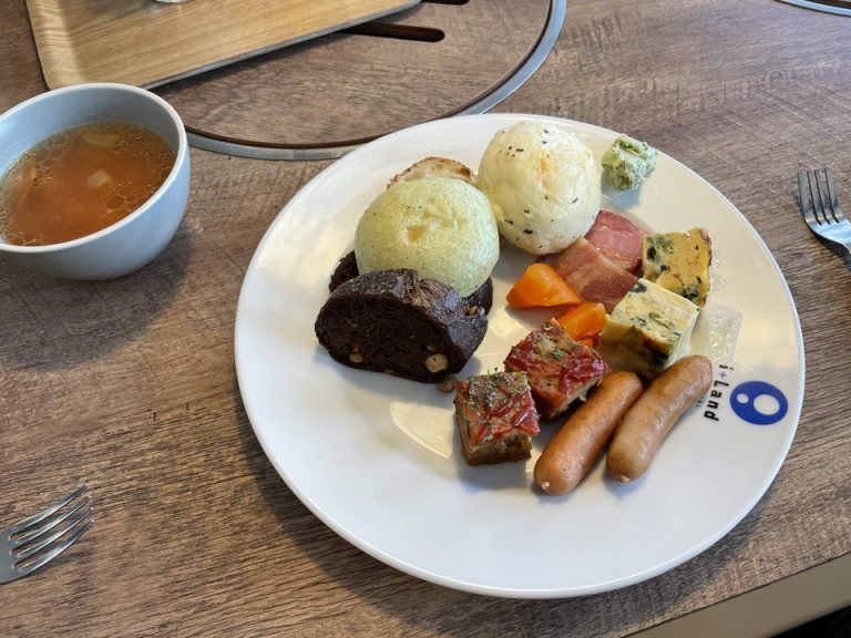 パンやウインナーなど選んで食べられる