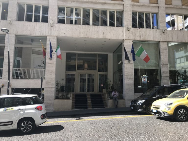 エントランス外観