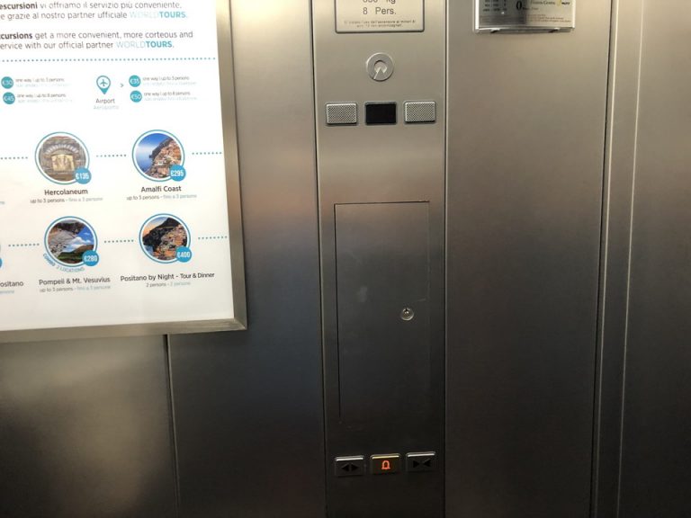 エレベーター内観・エレベータ―ボタン