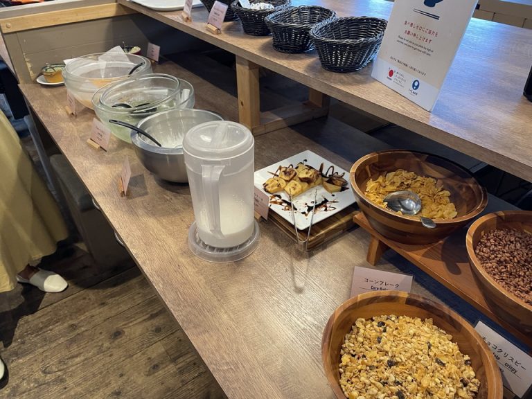 シリアルやヨーグルトなどもある