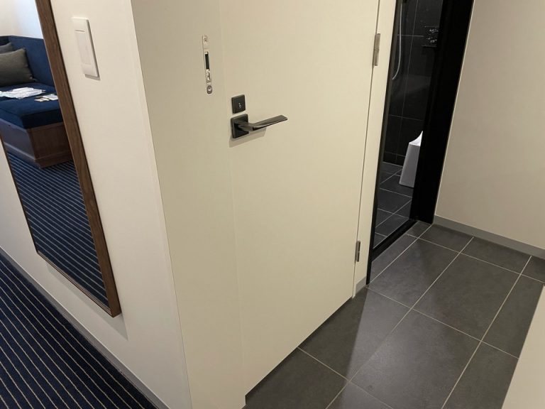 トイレ入口・通路から