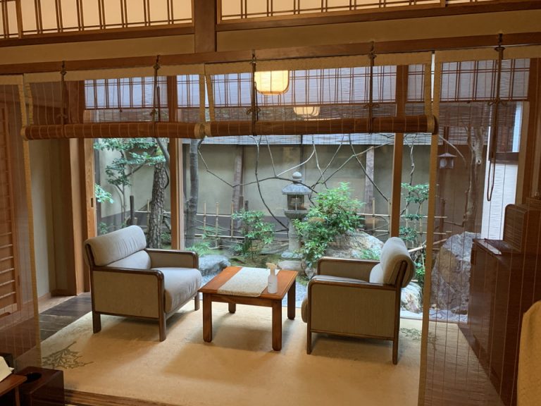 客室窓
