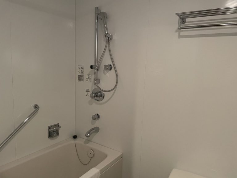 バスルーム(入口から全景)