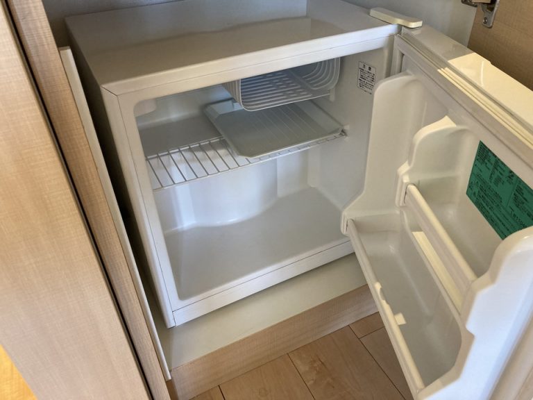 リゾート内のマーケットなどで飲み物を買って保管もできます。