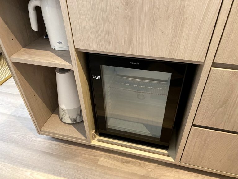 冷蔵庫(閉じた状態)