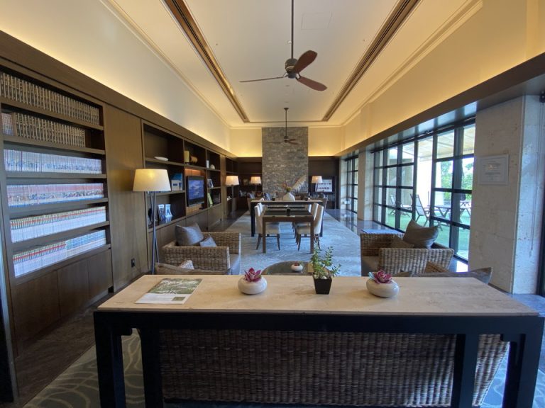 ライブラリにはたくさんの漫画も置かれています。