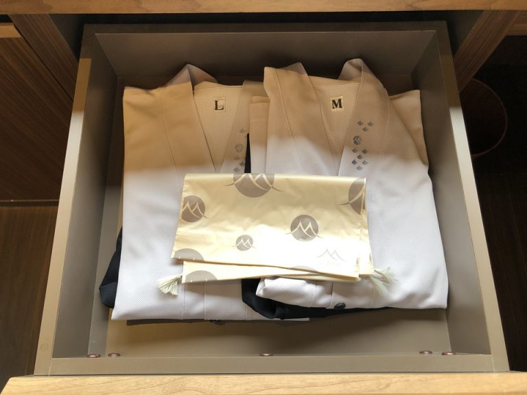 15-8 引き出し部分に館内ウェアが入っています。セットアップで着心地が良かったです