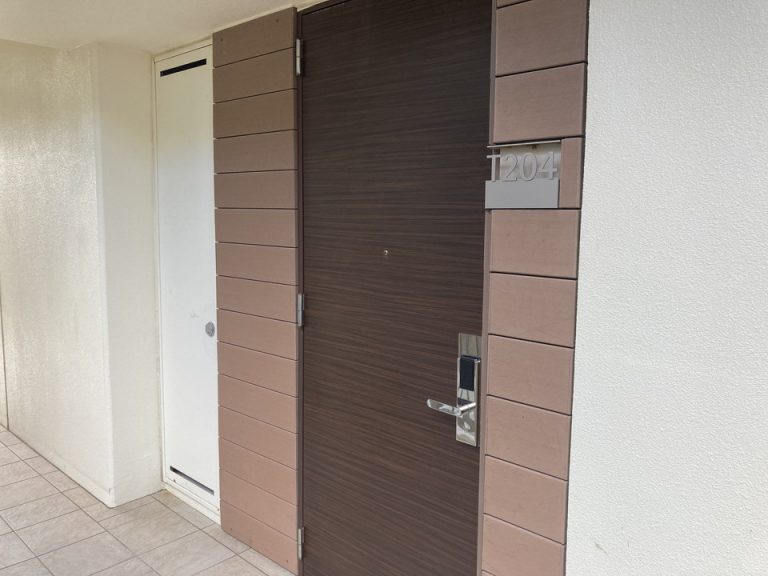 客室玄関。カードキーでの出入りになります。