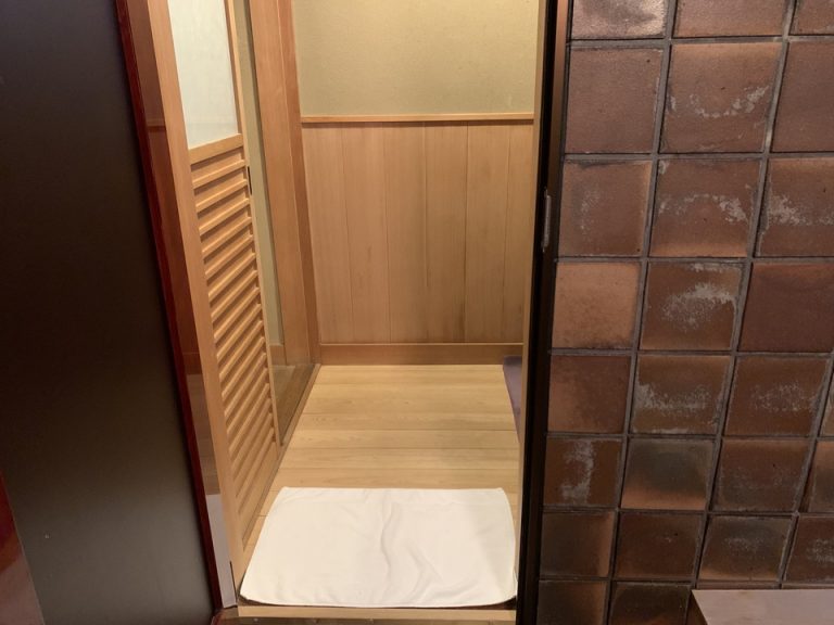 バスルーム内から入口