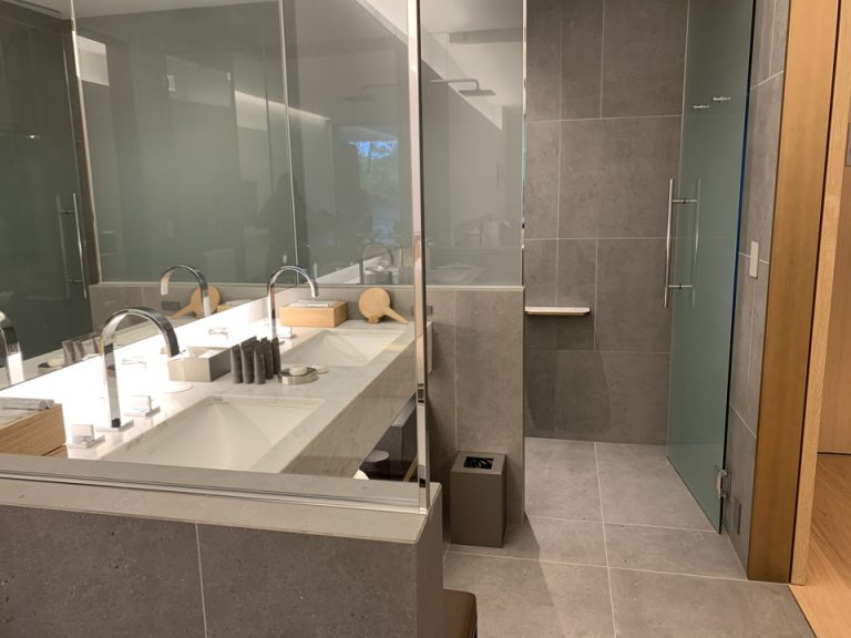 バスルーム内から入口