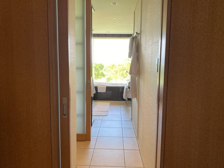 部屋の入り口をはいってすぐに広がる景色。