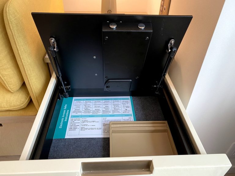 セーフティーボックス(開けた状態)