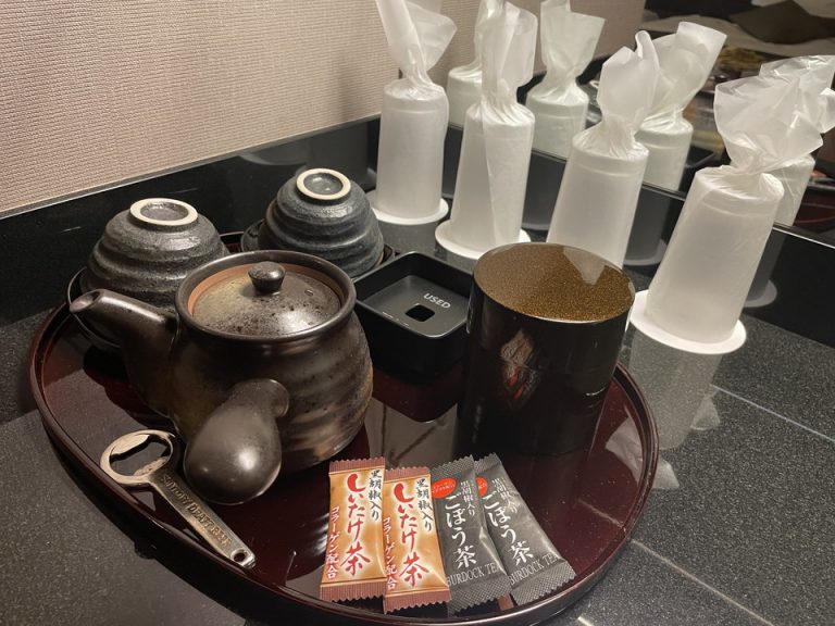 ミニバー、グラスカップ