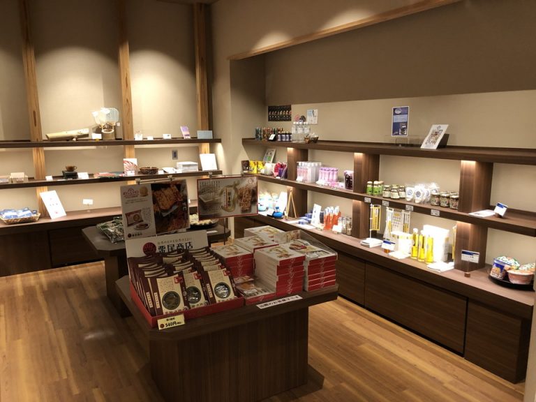 ②【ショップ】上品に商品が並べられていました
