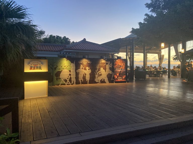 BEACHSIDE GRILL 夏至南風。サンセットを見ながらのバーベキューを楽しめます。