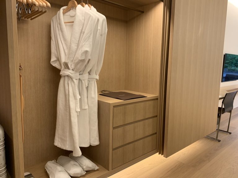 クローゼット外観(開けた状態)