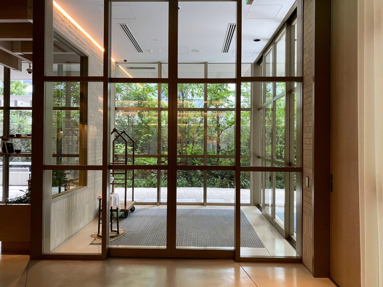 エントランス内観