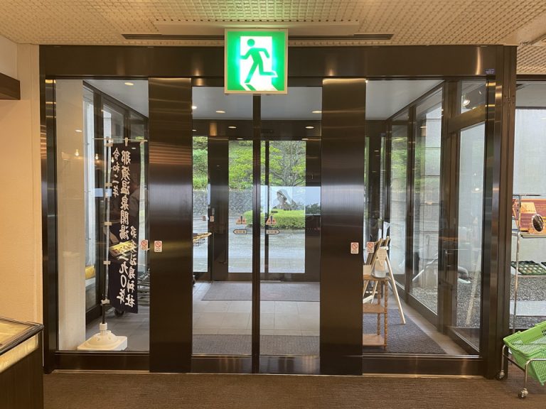 エントランス内観