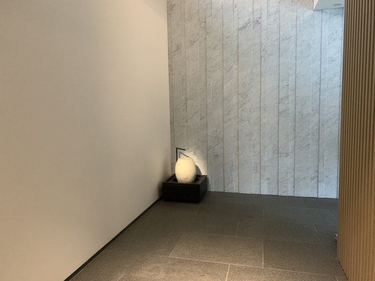 エントランス内観