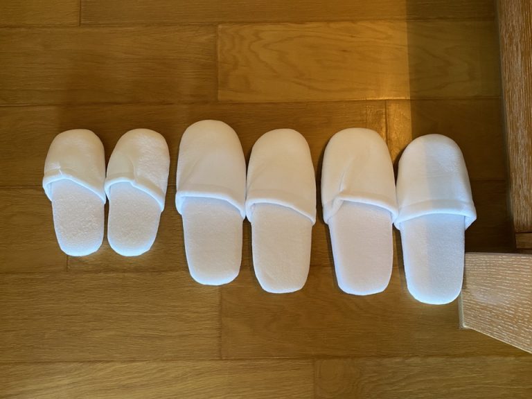 部屋のスリッパは厚みがあってふかふかです。