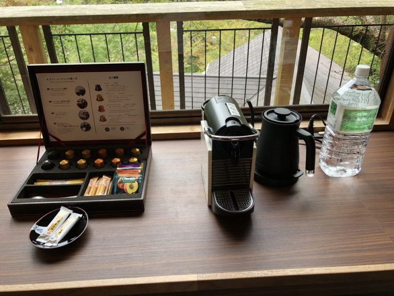 15-3 コーヒーマシン無料とティパック、湯沸かしポッド、備え付けの水がありました。無料なので朝、テラスで飲みました
