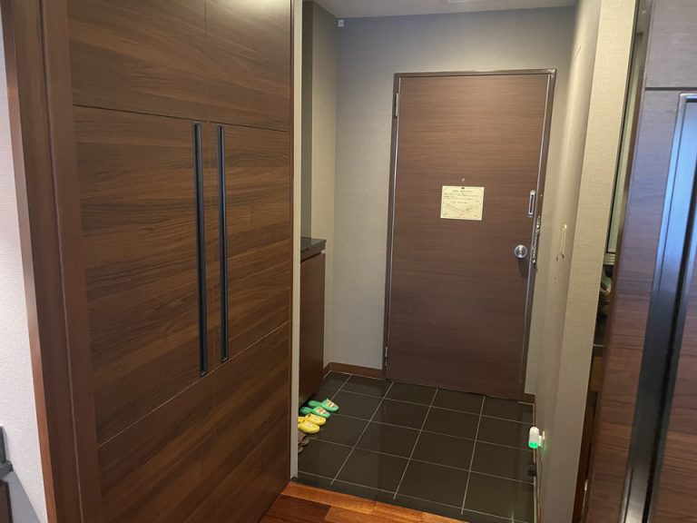 客室入口内観ドア