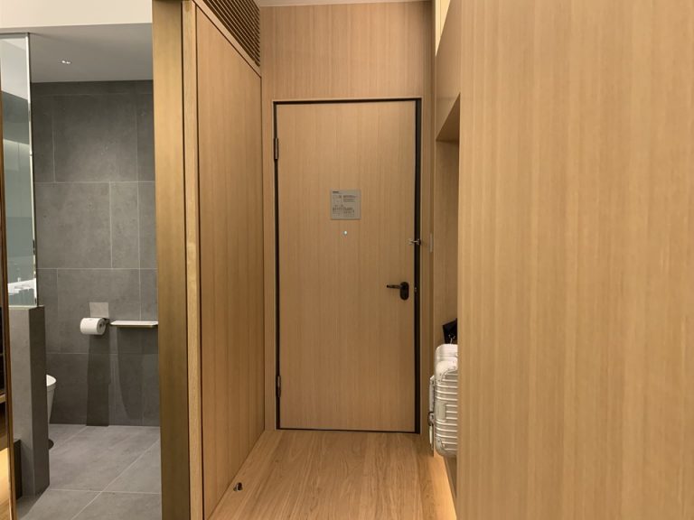 客室入口内観ドア