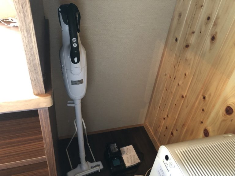 15-16 更に奥に掃除機もあります。虫が入ってくるので気になる人は使ってくださいとのこと