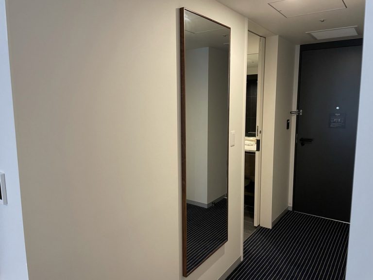 通路の鏡