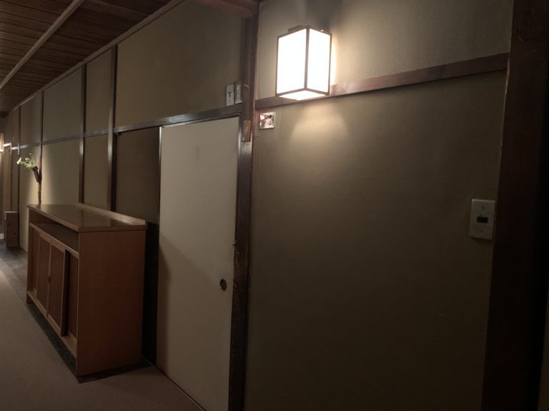 客室入口付近廊下